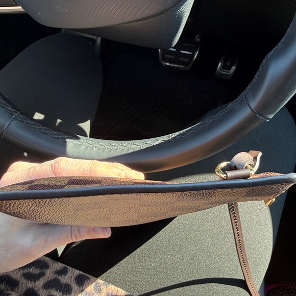 Authentic Louis Vuitton Damier Neverfull GM Pochette Cherry interior - Picture 11 of 12